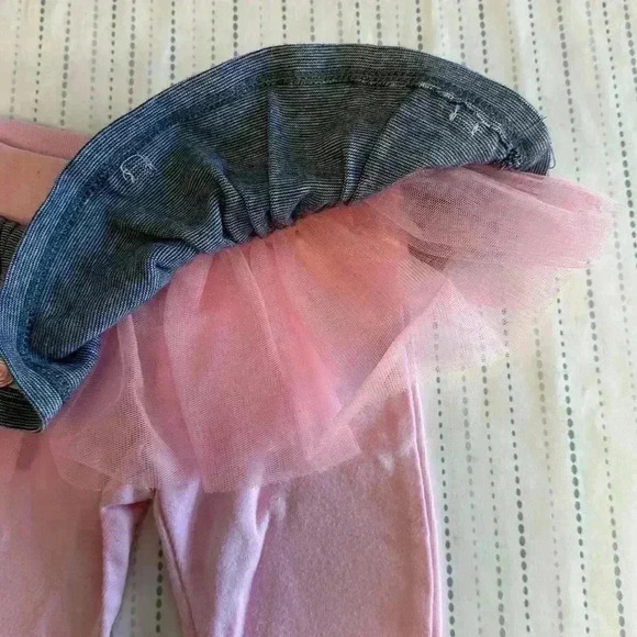 Guess - 2 piece set. Size 3-6 months - Picture 7 of 9